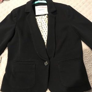 Cartonnier Women’s Black blazer.  Lined size 8